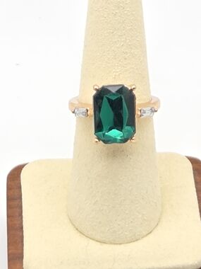 Vintage Art Deco Style Emerald Green Crystal Cocktail Ring